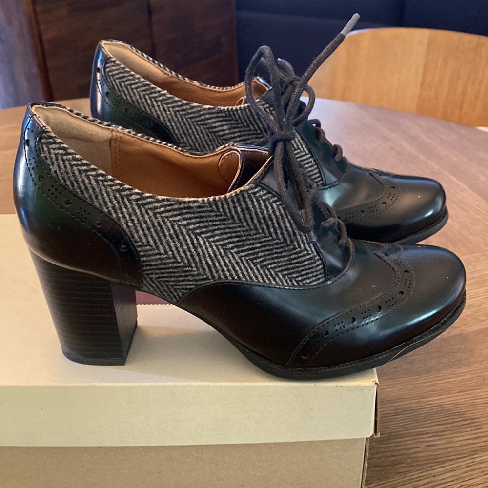 Clarks Ciera Brine Grey Combo shoes in size 7!